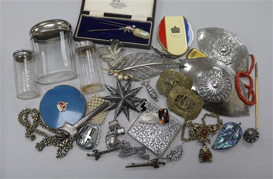 Mixed items including silver and costume jewellery etc.